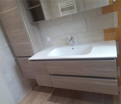 Ensemble meuble de salle de bain avec vasque moulée